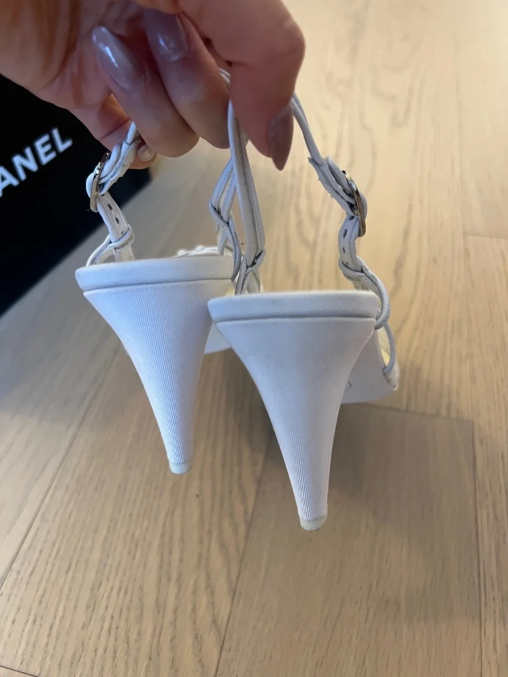 Chanel white heels with lace detail (EU 39 - US 7.5-8) - Picture 3 of 13